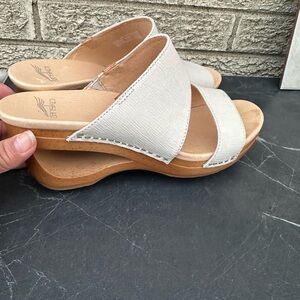 Dansko ivory Tamia Wedge Sandal size 39. USA 8.5